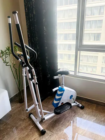 Compact German Elliptical Cross Trainer with Seat - Excellent conditiom