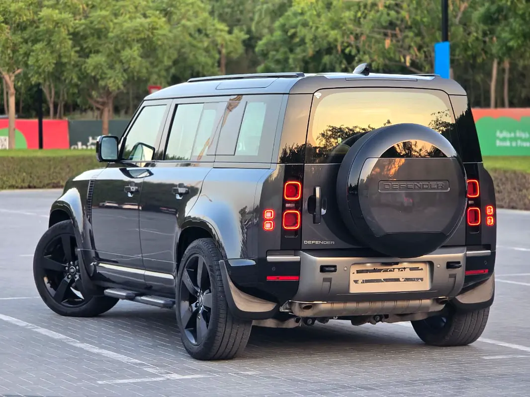Land Rover Defender 2025