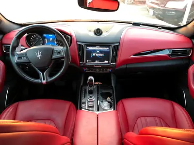 2018 Maserati LEVANTE photo 9