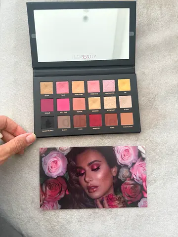Huda Beauty Eyeshadow Palette for sale