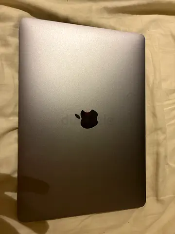 Macbook Pro 13 inch 256 GB 2019 touch id base model
