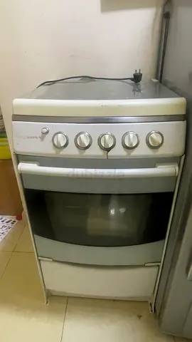Used freestanding gas oven and cooker - 4 burners, working condition