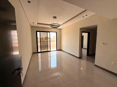 الجرف3-ثاني ساكن-غرفة ماستر 2 حمام بلكونة بإطلالة مفتوحة تشطيبات مودرن وحديثة نظام تكييف وتبريد مركزي