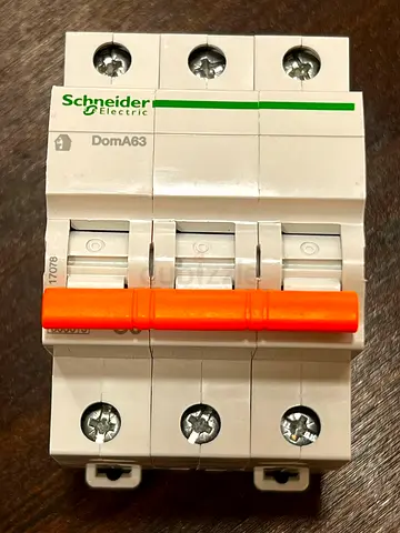 Schneider Electric DomA63 3-Pole Circuit Breaker New