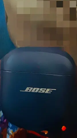 Bose wireless earbuds with charging case - good condition