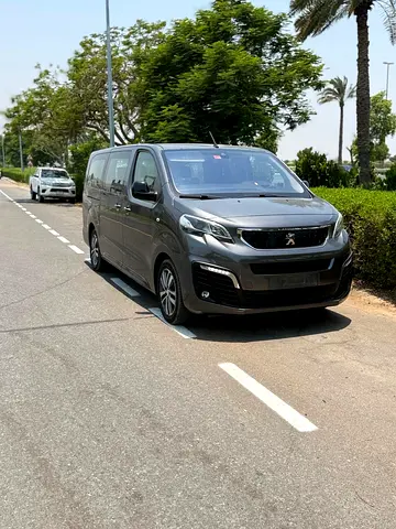 Peugeot Traveller VIP 2018 | GCC Specs | Luxury 7-Seater