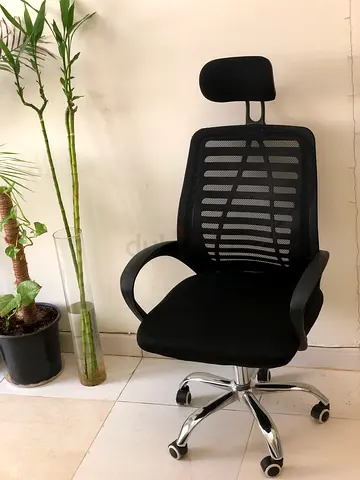 Ergonomic Black Mesh Office Chair with Headrest - Good Condition