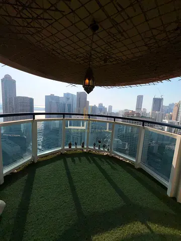 🏡 للبيع شقة فاخرة في برج النور مفروشة بالكامل مع اطلالة بحرية