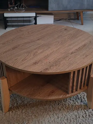 ROUND CENTER TABLE