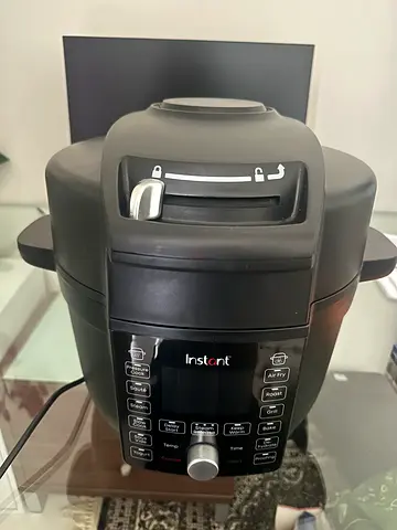 Instant Pot Multi-Cooker (6L) - Excellent Working Condition