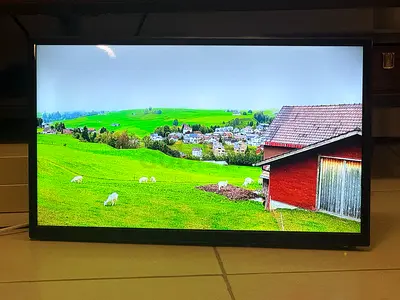 Startrack TV 24” with Smart TV Box