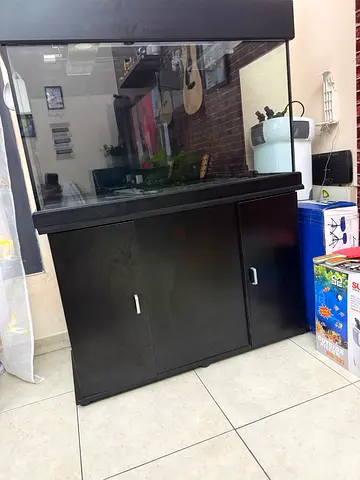 Large aquarium tank with cabinet - good condition