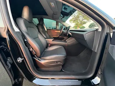 صورة 9 لـ 2025 Tesla MODEL Y