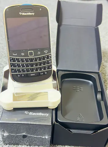 BlackBerry Bold 9900 phone