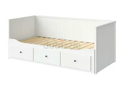 Daybed with 3 storage drawers