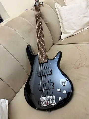 Ibanez GSR205 5 string bass
