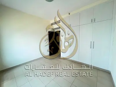 Master Bedrooms. * 👩🍳 Maid's Room with Ensuite Bathroom. * 🛋️ Spacious Living Room with a Practi
