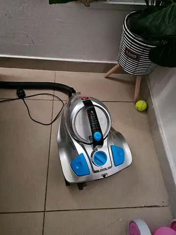 Hoover power 7 Compact canister vacuum cleaner — good working condition