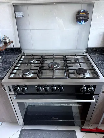 Stainless Steel 5-Burner Gas Cooker with Oven - Good Working Condition
