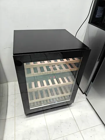 Vestsfrost wine cooler / beverage refrigerator - good condition