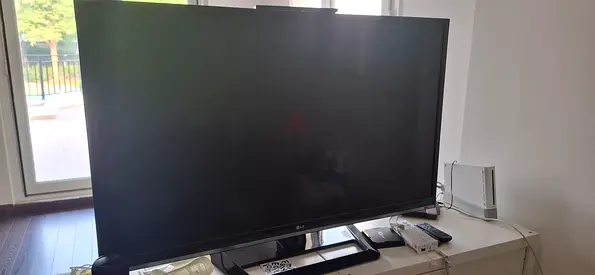 LG 47-inch Full HD LED TV (Model: 47LS5600)
