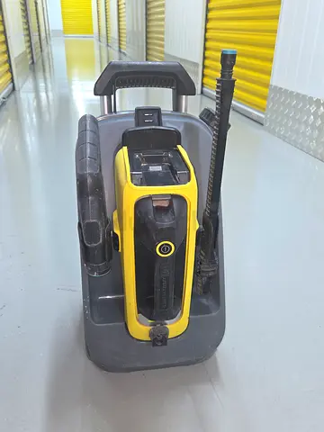 Kärcher OC 6-18 Premium for sale with 3 batteries and 2 chargers. Machine is faulty, official Kärche