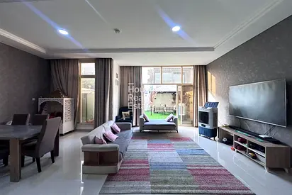 SPACIOUS | PRIVATE POOL-GARDEN |VACANT ON TRANSFER