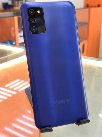 Samsung A03 smartphone in good working condition - blue back cover