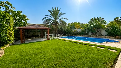 Upgraded 3 Bed Villa | Private Pool | Single row