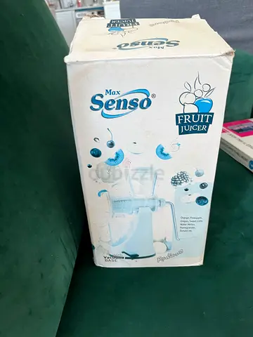 Hand juicer