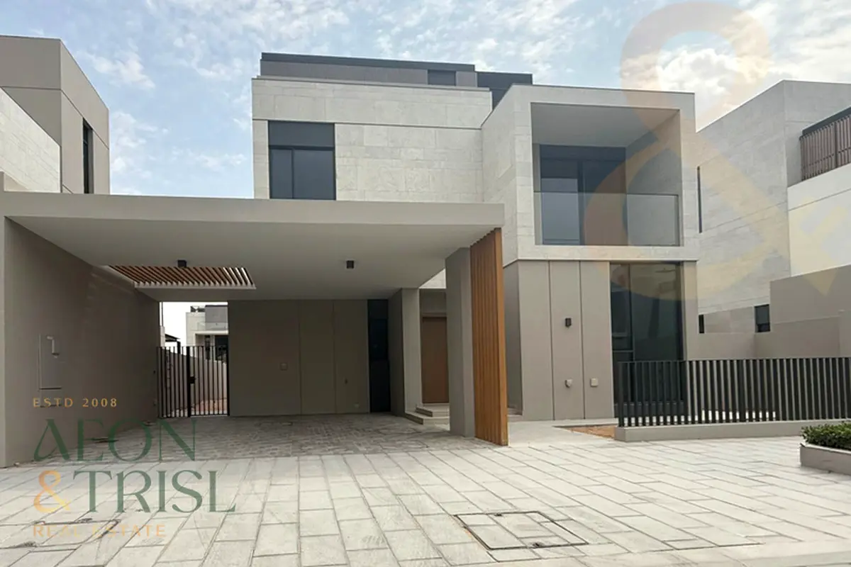 Brand New Unit | On the Park | Ready to Move