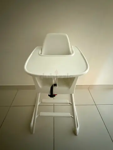 White Baby High Chair with Tray and Safety Strap