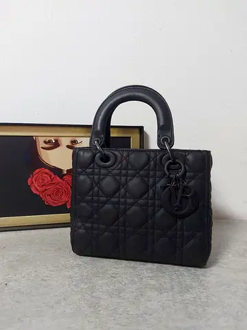 Lady Dior STYLE Ultramatte Black Cannage Calfskin finish