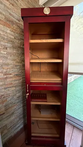 Cigar humidor cabinet