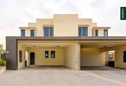 Corner Unit | Open Plan Layout | Community View