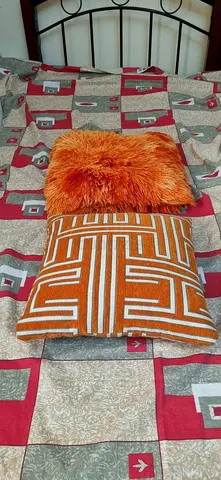 2 cushions