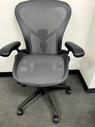 Herman Miller Aeron Remastered Chair - Size B - Graphite