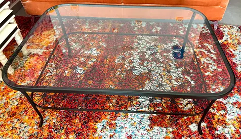 Glass Forfageih Table with
Decorative Lower Shelf
طاولة فورفجيه وسط صالون