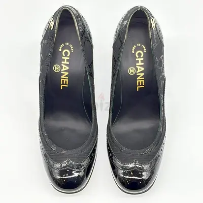 Black patent high heel pumps, gently used