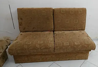 2 Two-seater brown patterned fabric sofa + Glass Teapoy Free