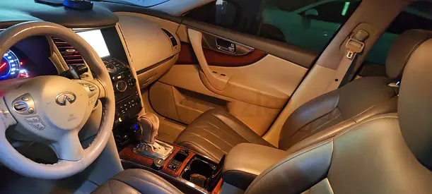 Infiniti FX35 2010 GCC Specs - Well Maintained