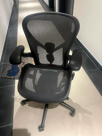 Herman Miller Aeron Remastered Chair - Size B - Graphite Frame Base