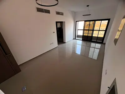 بنايه جديده اول ساكن  في الجرف 3  موقع مميز قريب من السوق الصيني  تشطيبات مودرن حديثه  مساحه كبيره  بلكونه اطلاله مفتوحه 3 حمام غرف ماستر