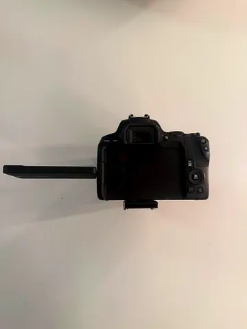 Camera CANON EOS 250D