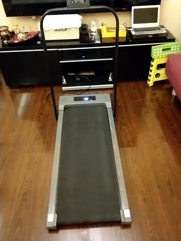 Compact foldable home treadmill with handle in good working condition