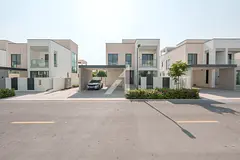 Brand New | Near Community Center | Easy Access
