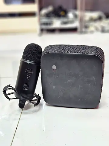 Blue Yeti USB Microphone is the Blackout Edition, featuring a matte black finish