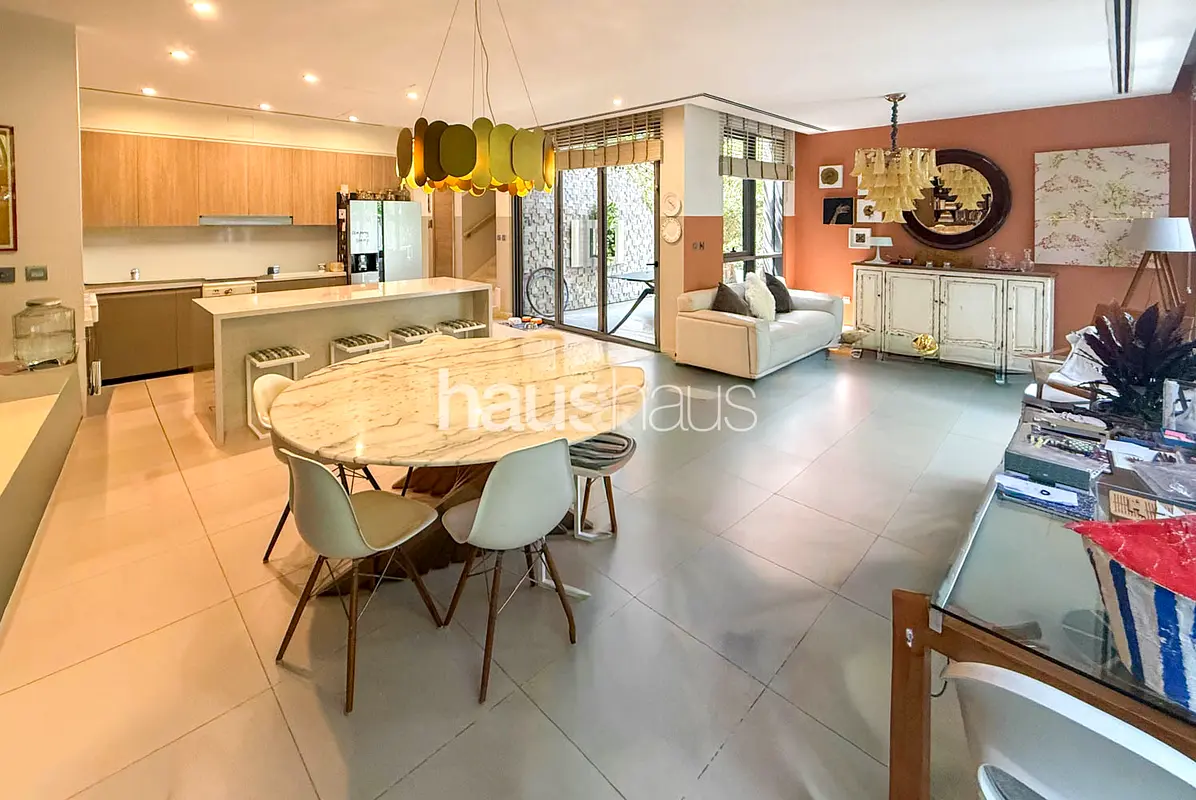 Furnished family home | Upgraded | Available now