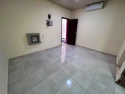 افضل استوديو طابق ارضي شامل الفواتير بدون نت تكييف اسبليت موقع متميز وخدمي مناسب لعائله صغيره او شخص لوحده تشطيب وصيانه كامله علي المالك