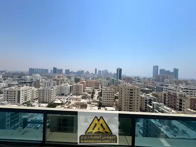 غرفه وصاله مساحه كبيره مع بلكونه باطلاله بمنطقة الراشدية3 قريب من الكورنيش وعجمان ون والطرق الرئيسيه